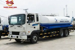 Xe phun nước rửa đường 13 khối Hyundai HD240